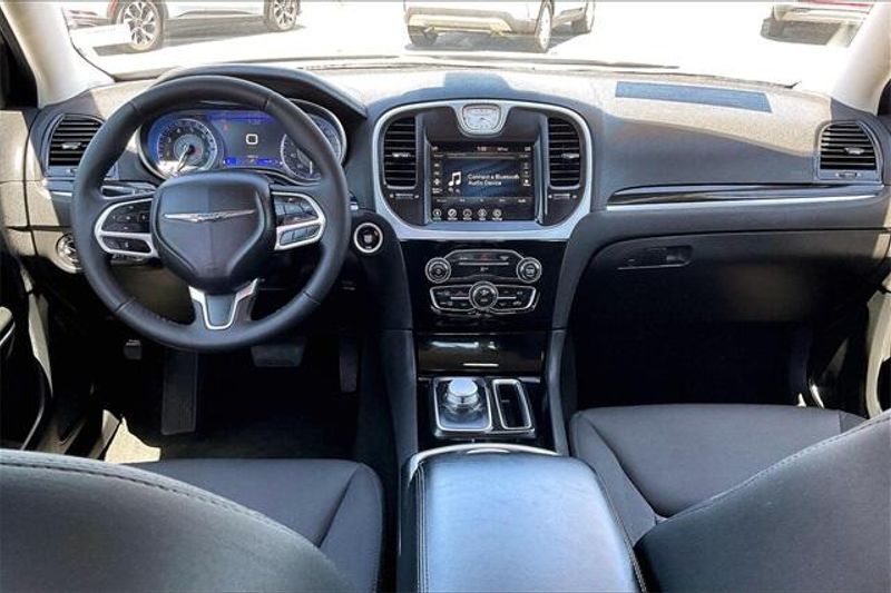 2023 Chrysler 300 TouringImage 15