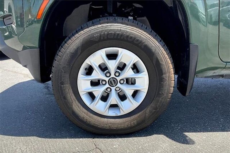 Used 2024 Nissan Frontier SVImage 8