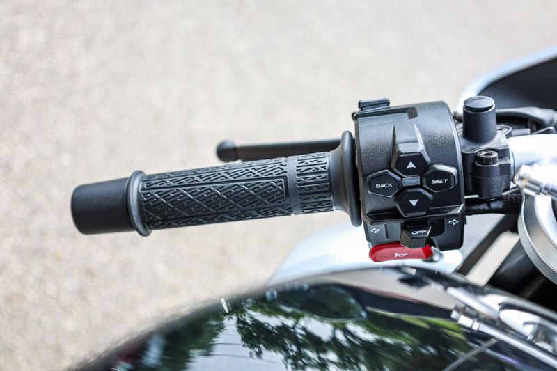 2025 CFMOTO 675 SS NEBULA BLACK Image 8