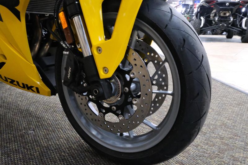 2024 SUZUKI GSXS 8R in a PEARL IGNITE YELLOW exterior color. Family PowerSports (877) 886-1997 familypowersports.com 