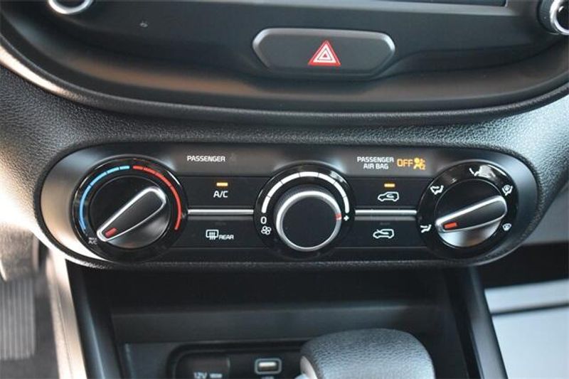 New 2025 Kia Soul LXImage 26