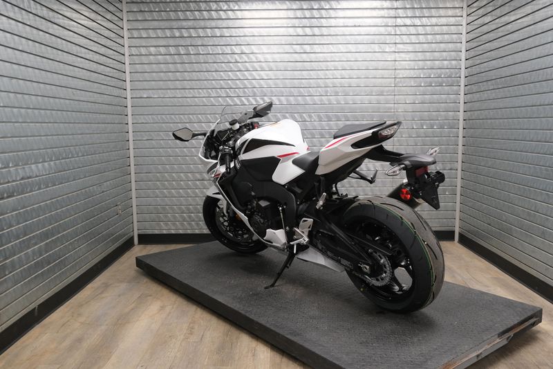 NEW 2027 HONDA CBR1000RR Image 5