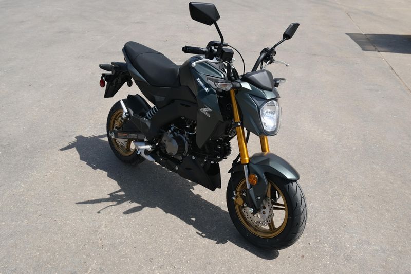 2025 Kawasaki Z125 PRO METALLIC MATTE OLD SCHOOL GREEN Image 1