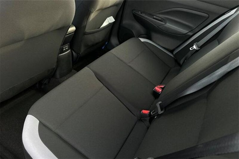 2025 Nissan Versa 1.6 SImage 9