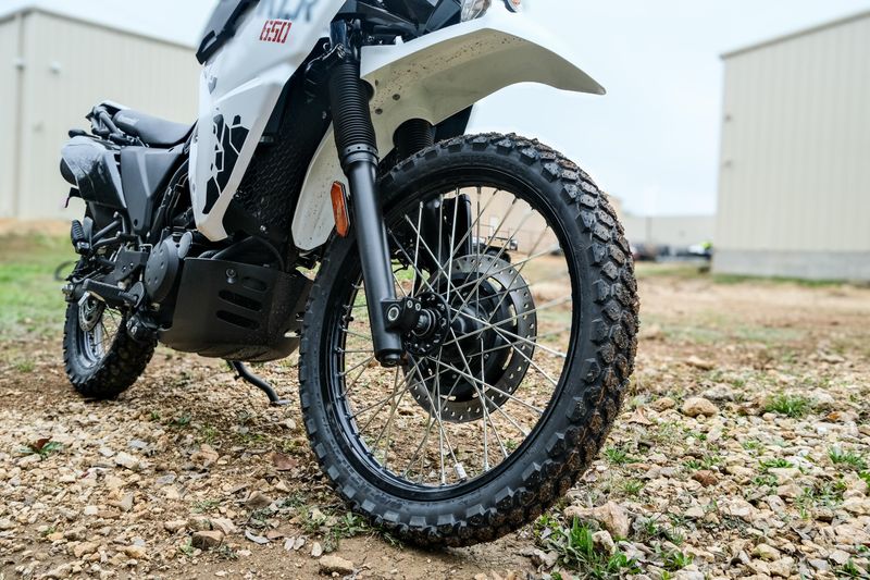 2025 Kawasaki KLR 650 S ABS PEARL CRYSTAL WHITE AND METALLIC CARBON GRAYImage 5