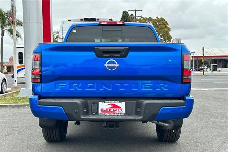 New 2025 Nissan Frontier SVImage 4