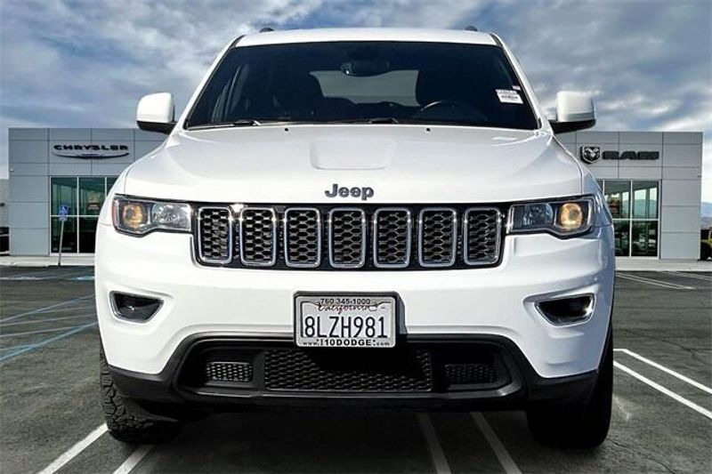 Used 2019 Jeep Grand Cherokee Laredo EImage 2