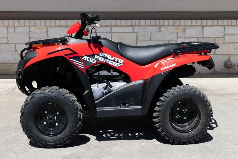 NEW 2026 KAWASAKI BRUTE FORCE 300 Image 4