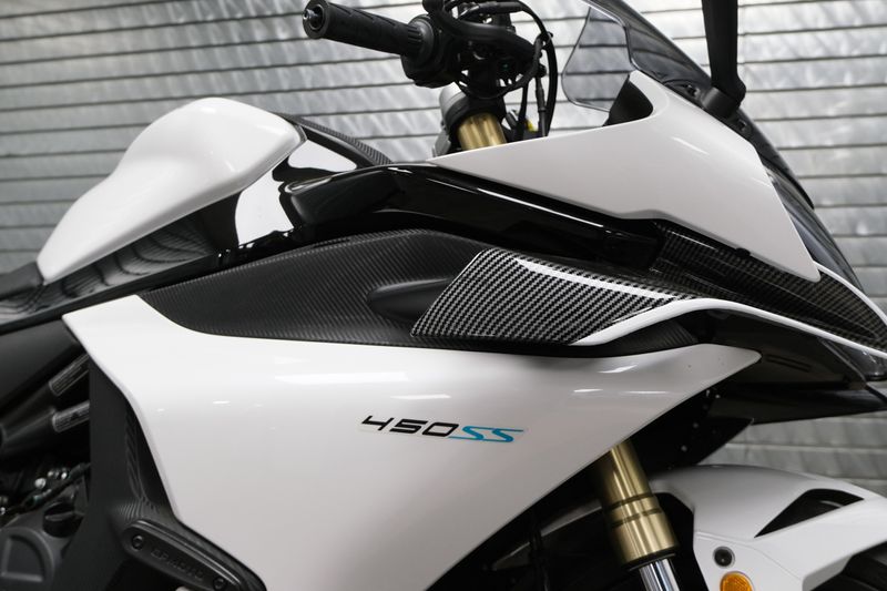 2024 CFMOTO 450SS NEBULA WHITEImage 10