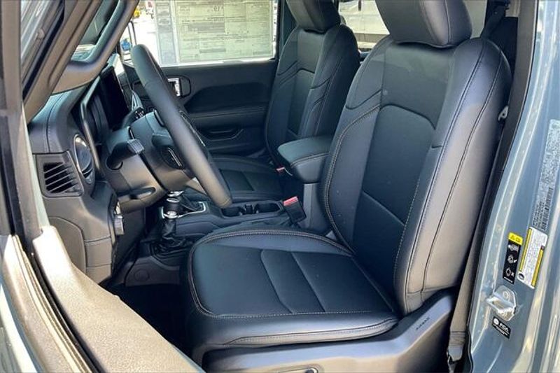 2025 Jeep Gladiator High Tide 4x4Image 8