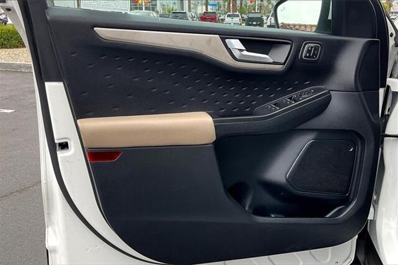 2020 Ford Escape SELImage 22