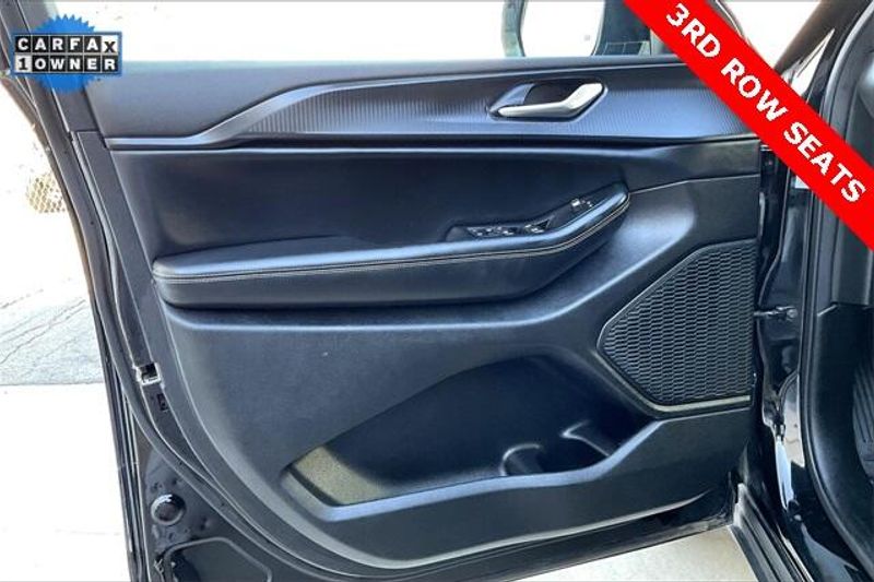 Used 2024 Jeep Grand Cherokee L AltitudeImage 22