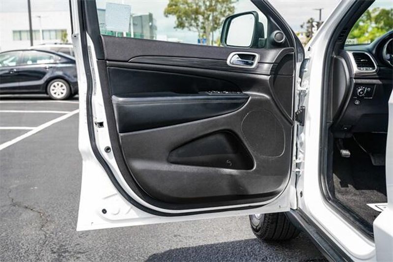 2021 Jeep Grand Cherokee Laredo XImage 20