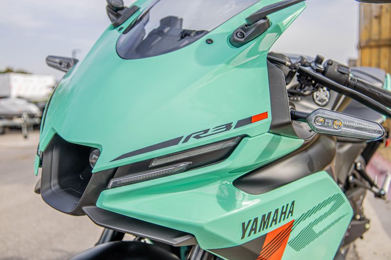 NEW 2026 YAMAHA YZFR3 ABS Image 10