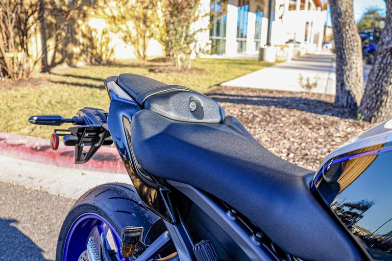 2025 Yamaha MT09 SP  LIQUID METAL AND RAVEN Image 14
