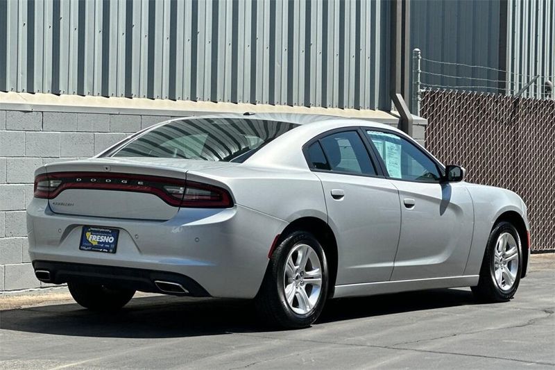 2021 Dodge Charger SXT photo 4