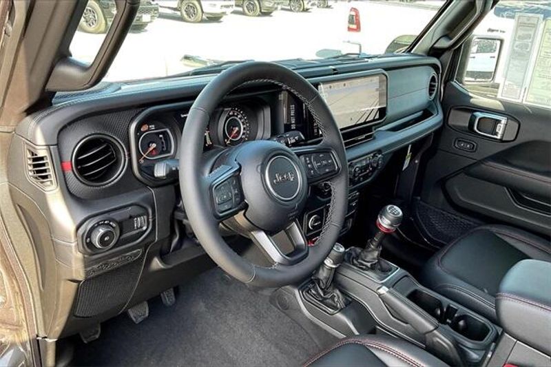 New 2025 Jeep Wrangler 4-door Rubicon XImage 6
