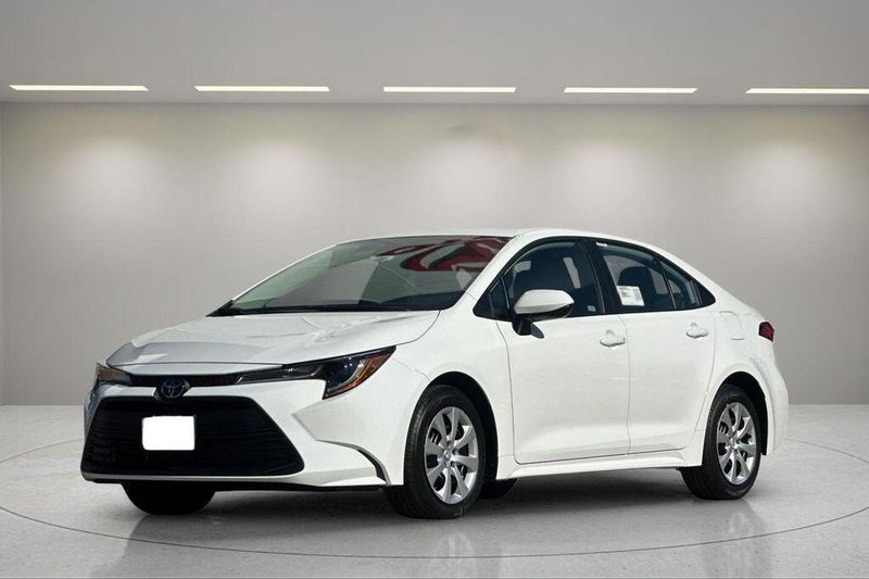 New 2025 Toyota Corolla LEImage 7