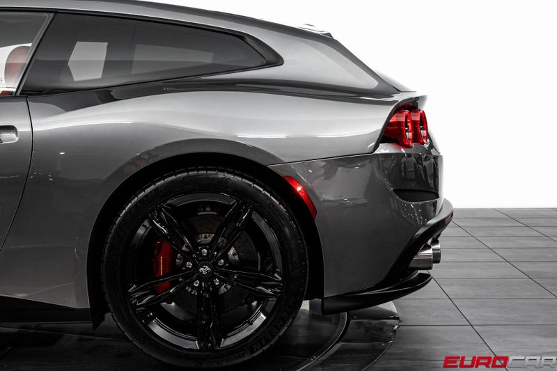 2020 Ferrari GTC4Lusso V12 *PASSENGER DISPLAY * CARBON STEERING WHEEL*Image 15