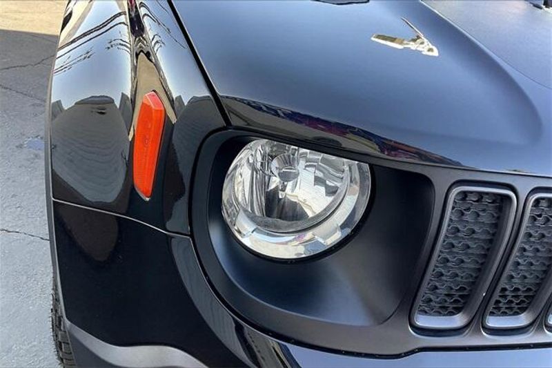 2023 Jeep Renegade Trailhawk photo 3