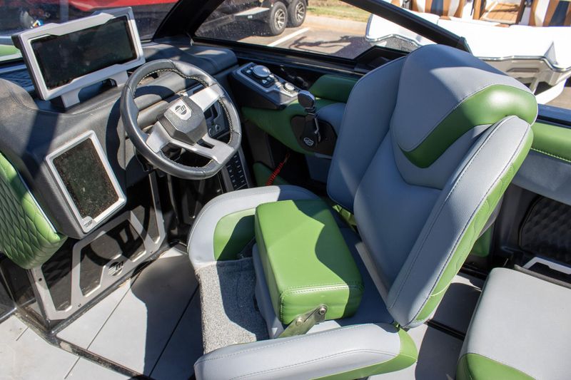 2023 MALIBU M220Image 36