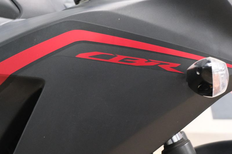 USED 2021 HONDA CBR300R Image 11