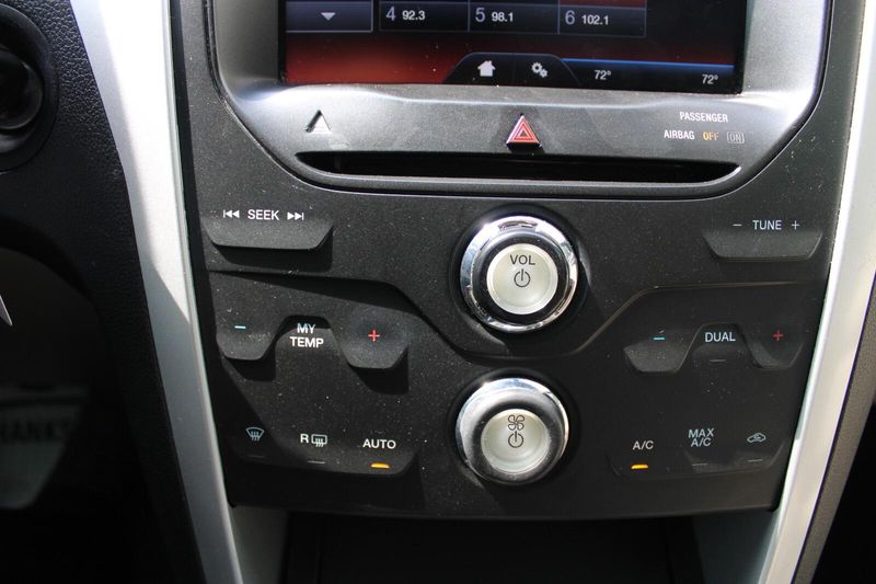 2015 Ford Explorer XLT photo 20