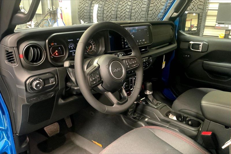 2025 Jeep Wrangler Unlimited Rubicon photo 8