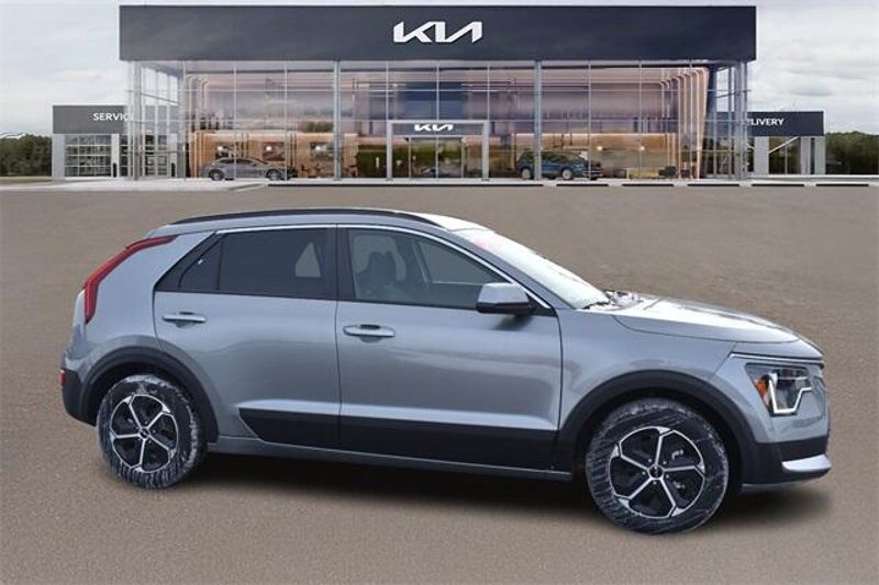 2025 Kia Niro LXImage 2