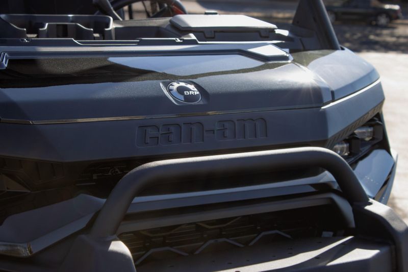 NEW 2026 CAN-AM DEFENDER XT HD11 WITH 1025 INCH TOUCHSCREEN Image 10