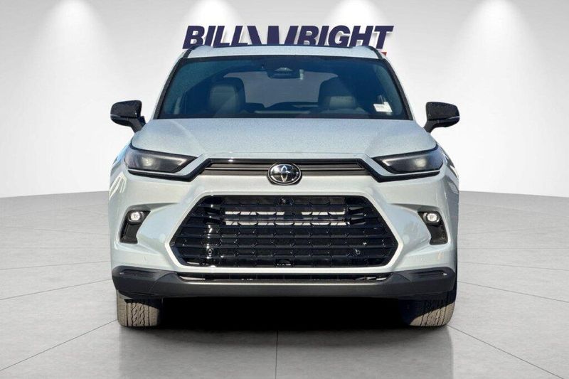 New 2026 Toyota Grand Highlander Hybrid Nightshade EditionImage 8