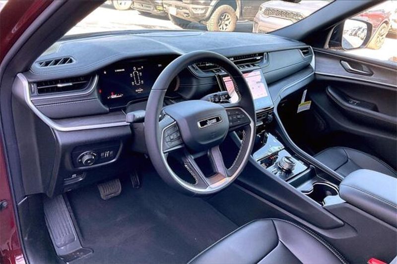 New 2025 Jeep Grand Cherokee L Limited 4x4Image 6