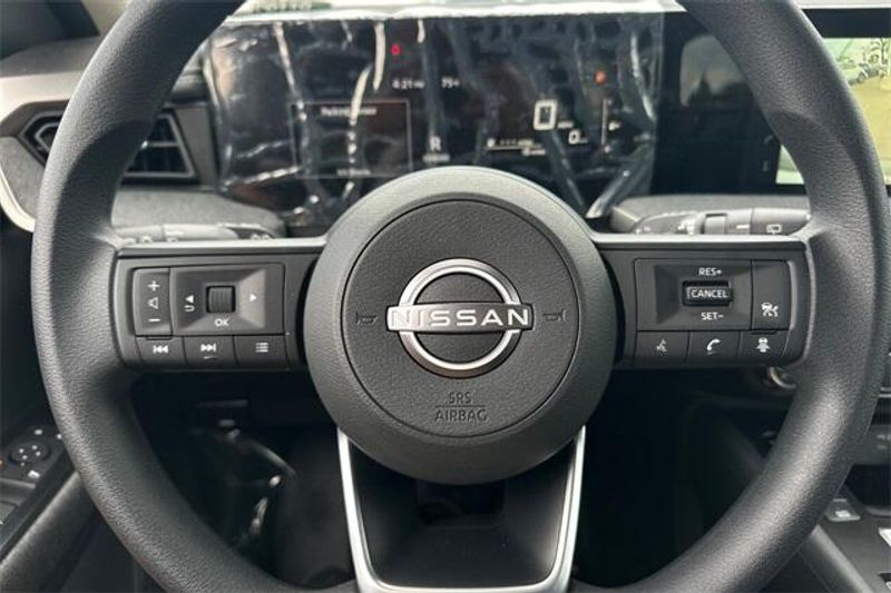 New 2025 Nissan Kicks SVImage 20