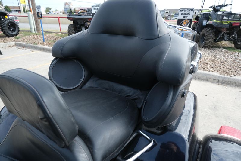 2019 HARLEY TRIKE TRI GLIDE ULTRA in a BLACK exterior color. Family PowerSports (877) 886-1997 familypowersports.com 