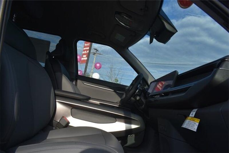 2024 Kia EV9 LightImage 13