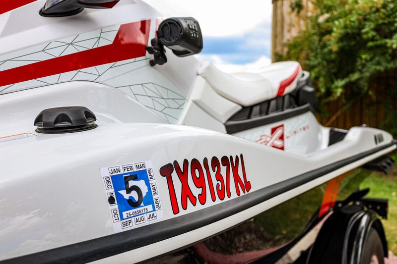 2021 Yamaha EX LIMITED TORCH RED AND WHITE Image 3