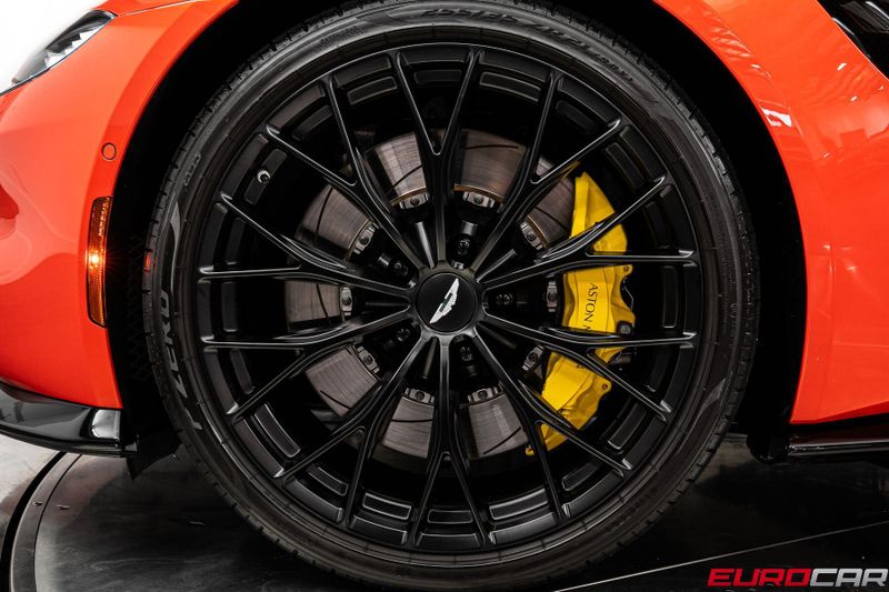 2022 Aston Martin Vantage Roadster *SPECIAL FACTORY PAINT * IMMACULATE CONDITION*Image 25