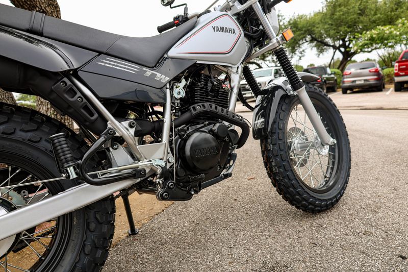 NEW 2027 YAMAHA TW200 Image 11