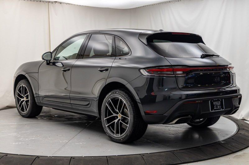 2024 Porsche Macan Image 3