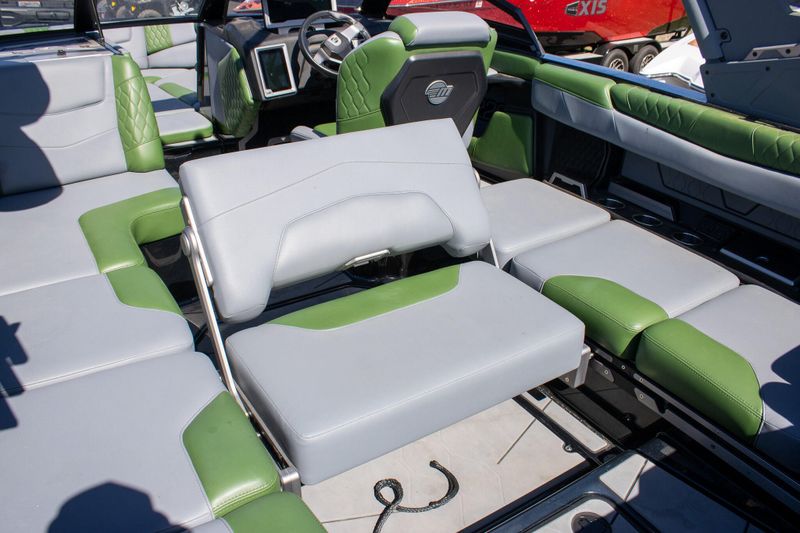 2023 MALIBU M220Image 48