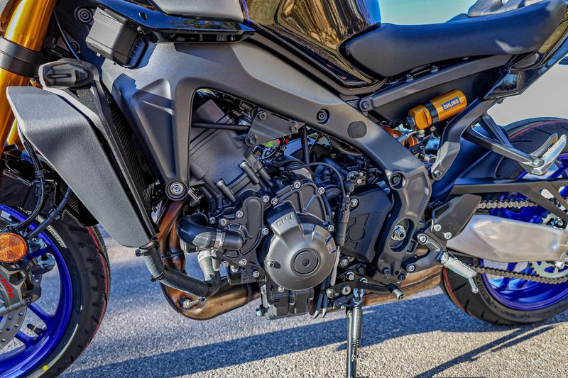 2025 Yamaha MT09 SP LIQUID METAL AND RAVENImage 10