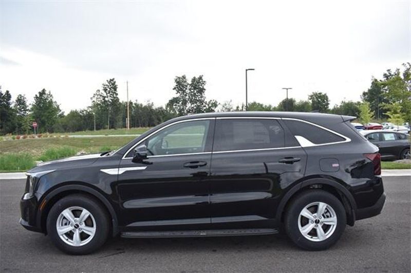 New 2025 Kia Sorento LXImage 6