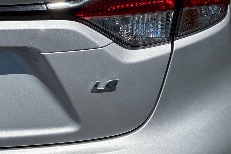 Used 2025 Toyota Corolla LEImage 23