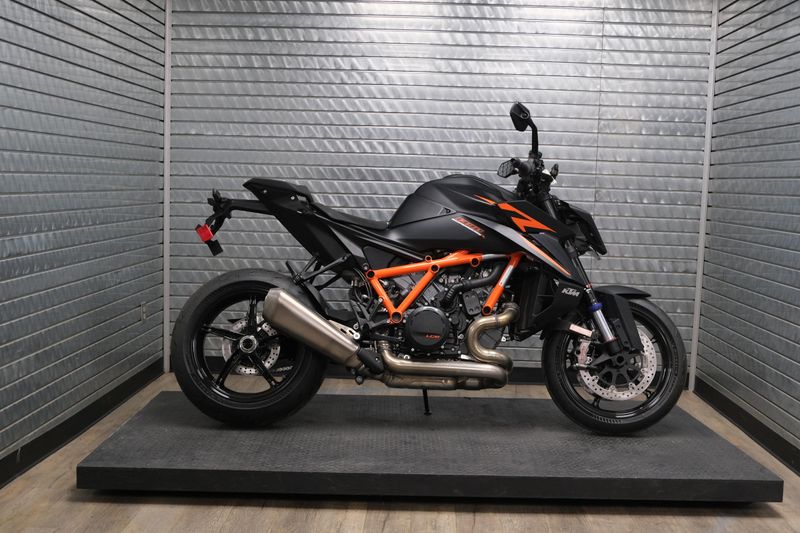 NEW 2026 KTM 1390 SUPER DUKE R EVO Image 2