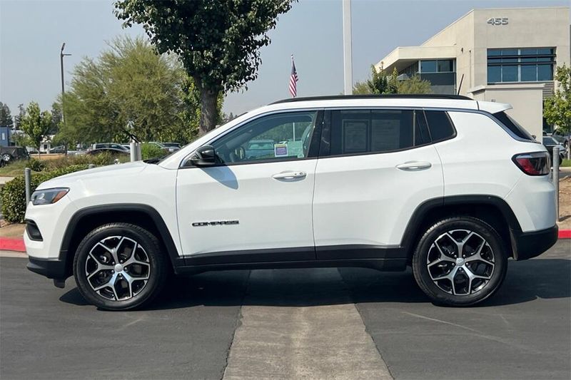 2024 Jeep Compass Latitude photo 7