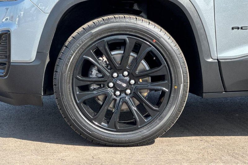 Used 2023 GMC Acadia SLEImage 24