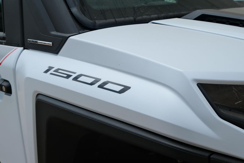 New 2025 Polaris RANGER CREW XD 1500 NORTHSTAR EDITION ULTIMATE GHOST WHITE METALLIC SMOKE Image 36