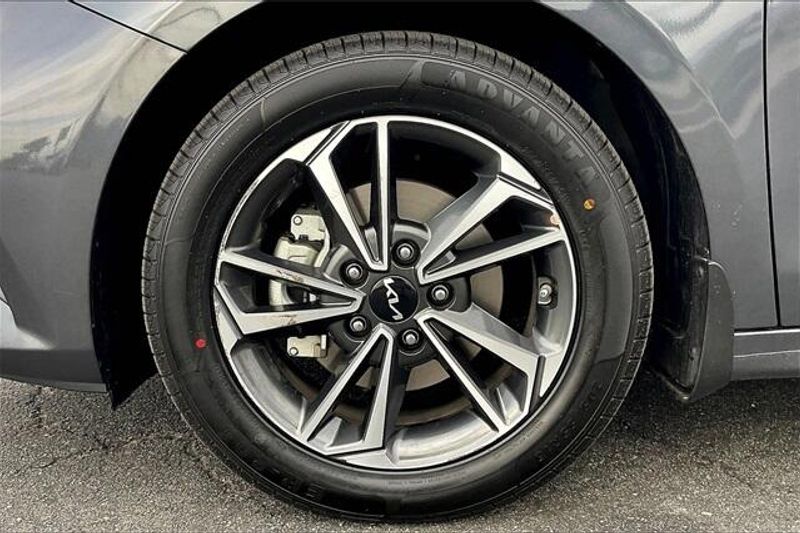 2023 Kia Forte LXSImage 8