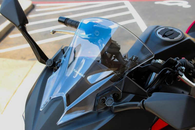 2025 Kawasaki NINJA 500 ABS PASSION RED AND METALLIC FLAT SPARK BLACK AND METALLIC MATTE DARK GRAY Image 17