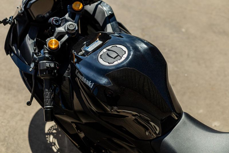 New 2025 Kawasaki NINJA ZX4R ABS METALLIC SPARK BLACK Image 4